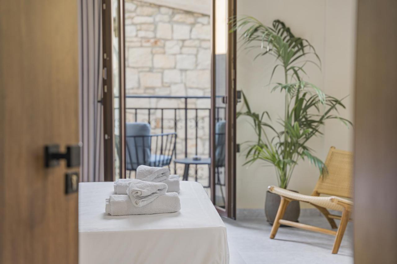 Achatis Suites Херсонісос Екстер'єр фото